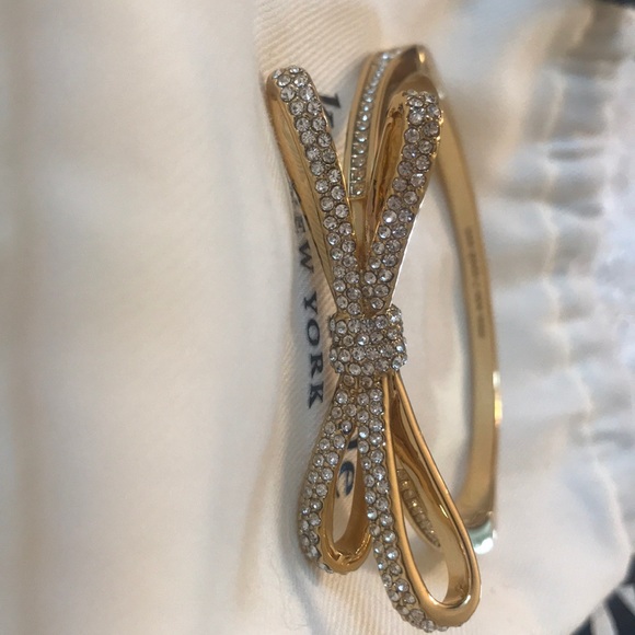 Gold and Diamond Bow Bracelet - Picture 1 of 2